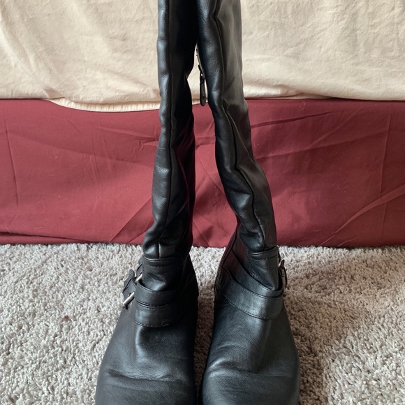 Boots - Picture 3 of 6